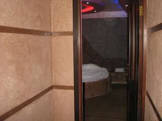 Отель Princ Plaza Hotel Ереван Стандартный номер с кроватью размера "queen-size"-2